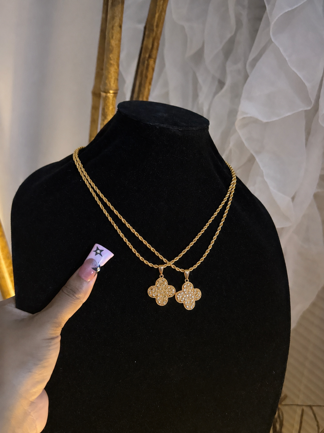 VC NECKLACE